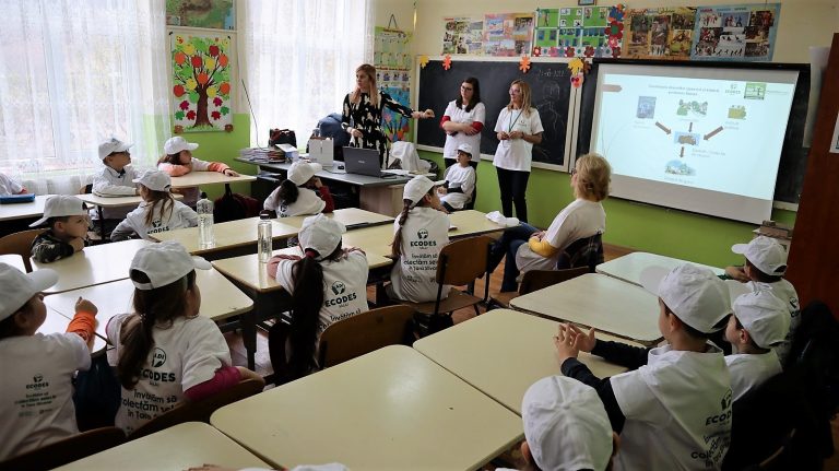 Acțiune de educație ecologică la Școala Gimnazială nr. 1 Rus