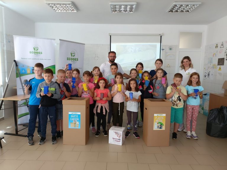 Acţiune de ecologizare în cadrul Taberei de Vară “Ştim Tradiţii”